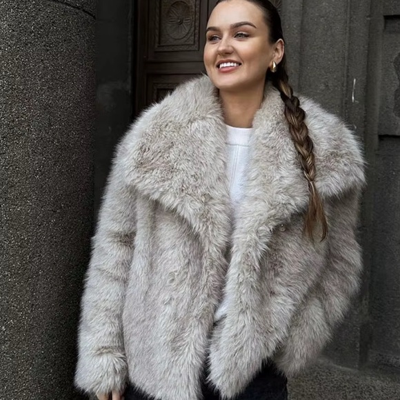 NWOT Trafza Faux Fur Coat - Picture 1 of 8
